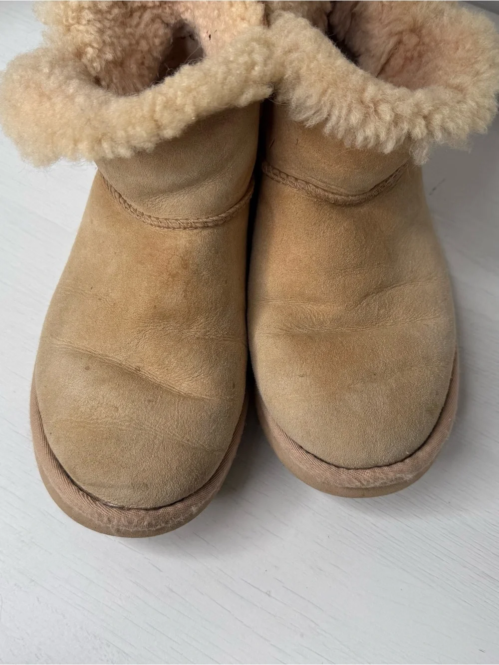 Women’s Uggs. Size 8. Cozy Suede Shearling Boots - Tan - Picture 3 of 3